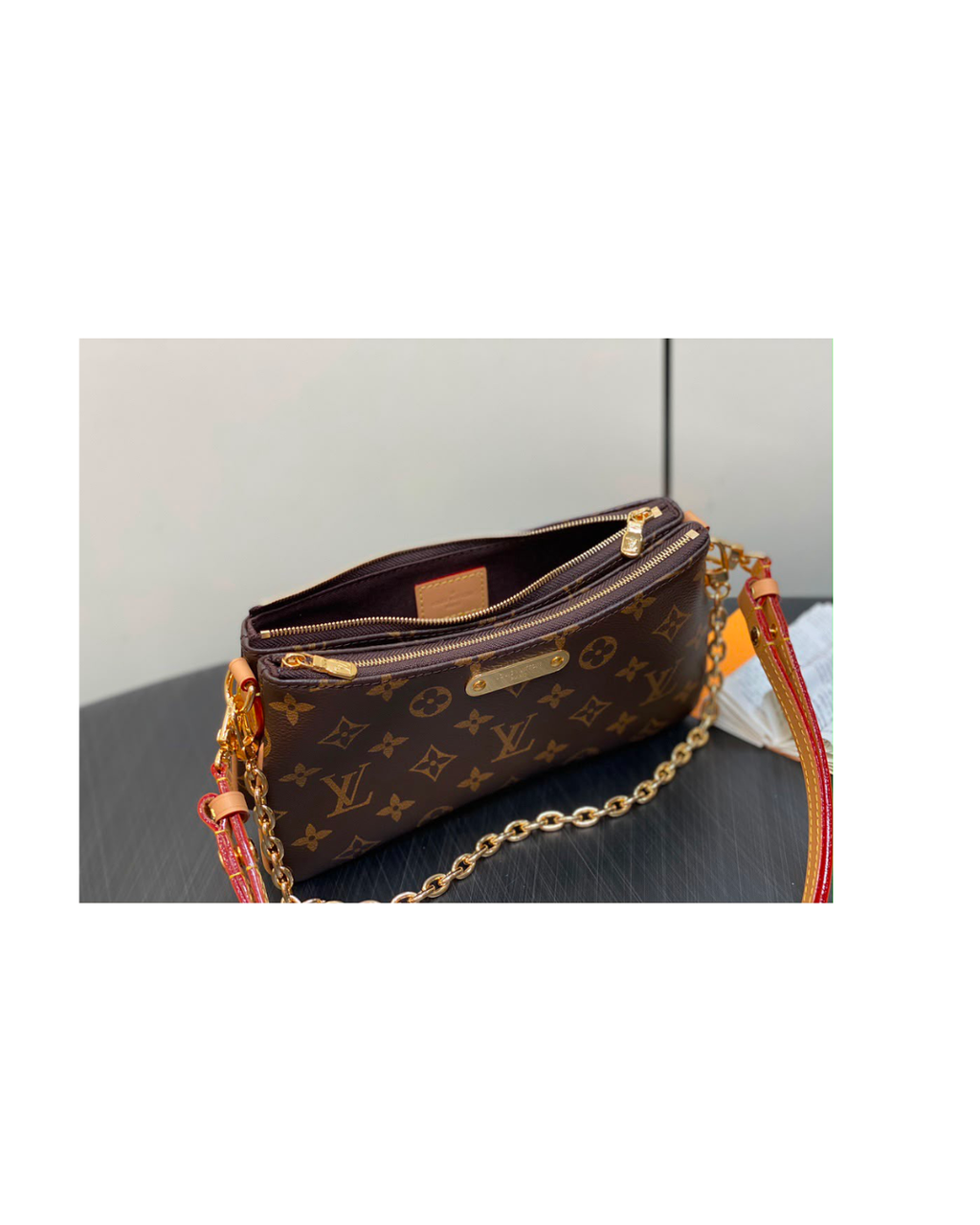 LV Liv Pochette